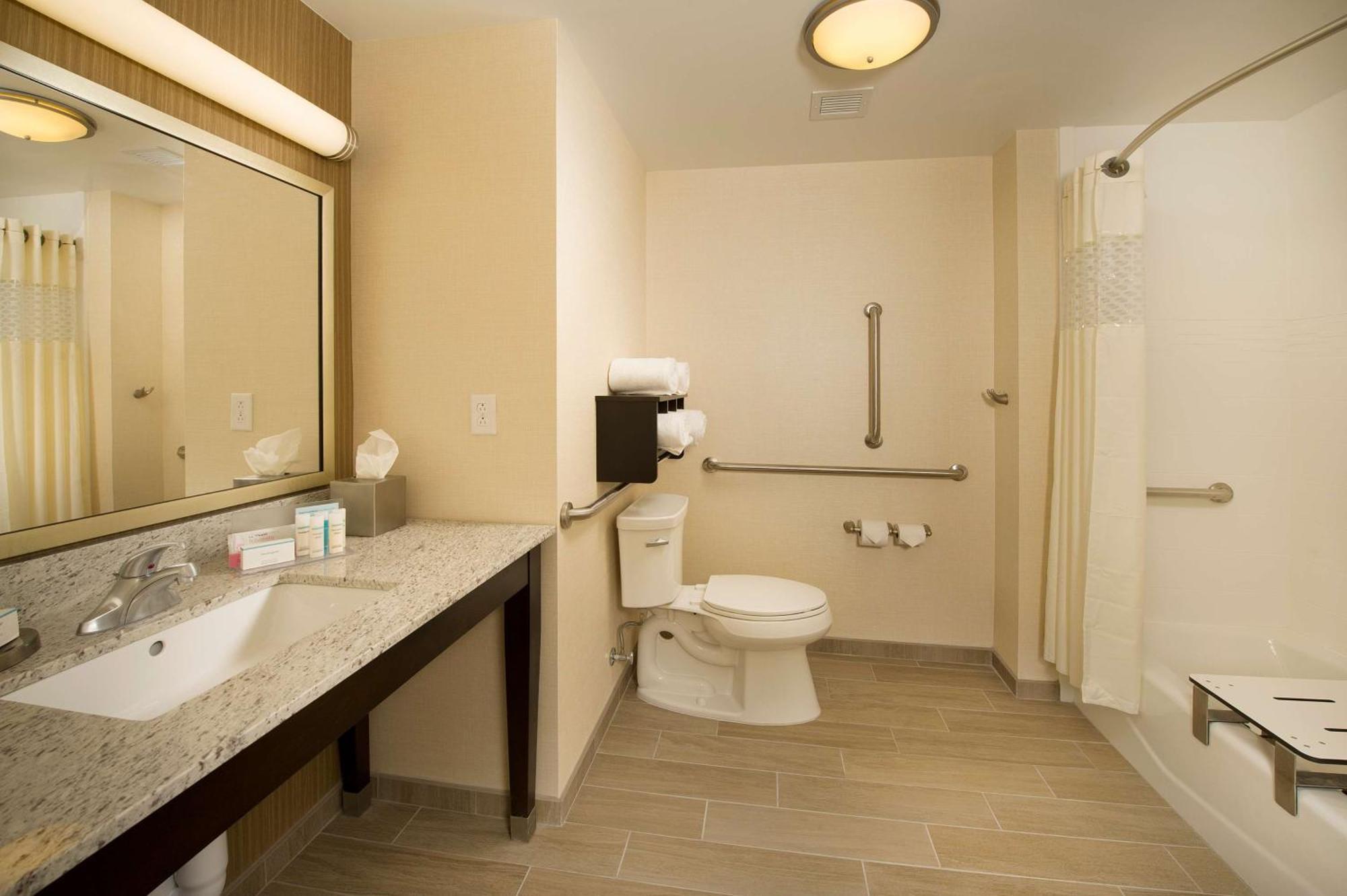 Hampton Inn & Suites Baltimore/Woodlawn מראה חיצוני תמונה